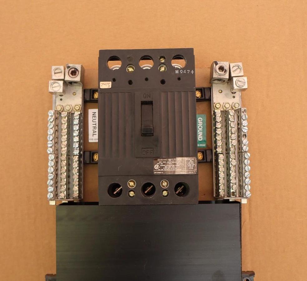 Used General Electric GE 225Amp 3Ph Main Lug Panelboard Back Plate Panel Interior