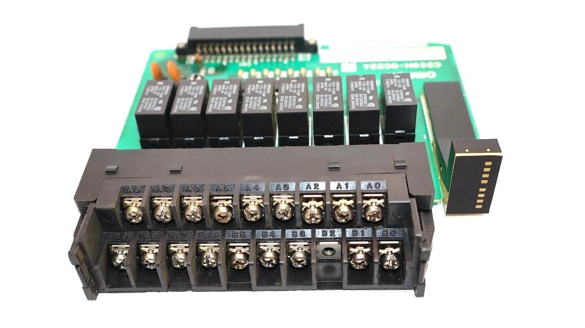 Used Omron Output Module C200H-0C224 C200H-OC224 *Card only, just as pictured*