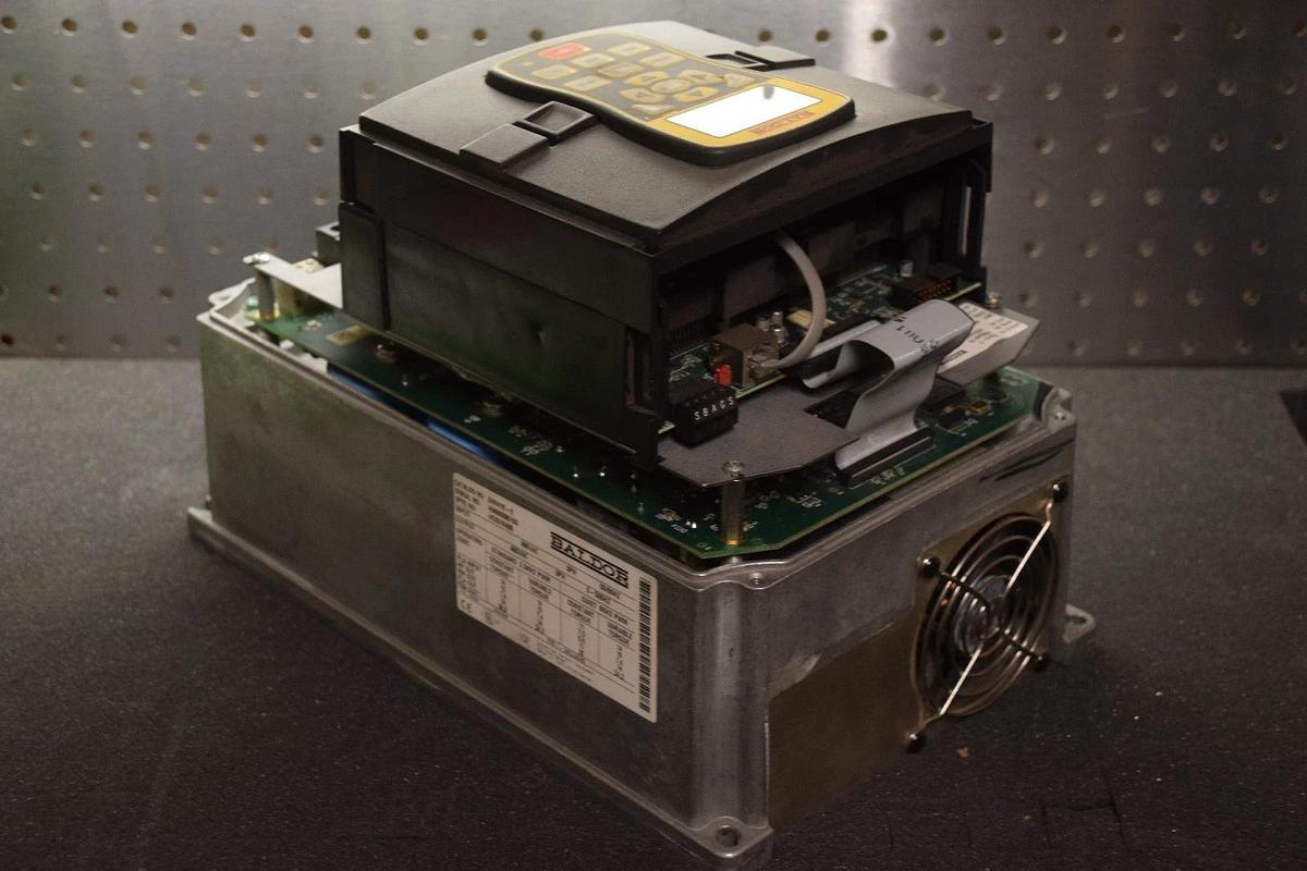 Used BALDOR 10hp Vector Drive ZHH410-E 3PH 480V H2 10 HP VE2016A00