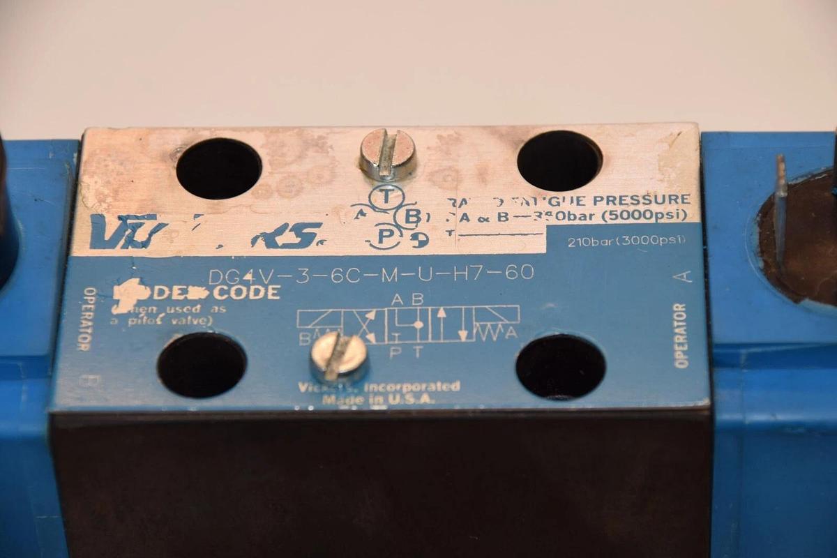 Vickers DG5V76C2TMUH730 DG4V-3-6C-M-U-H7-60 Directional Control Valve NOS