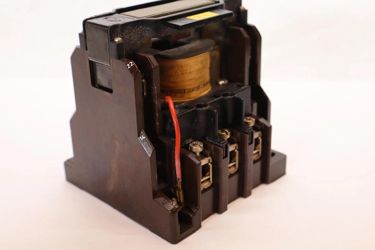Used KLOCKNER-MOELLER DIL2-22 , DIL 2-22 220V Contactor