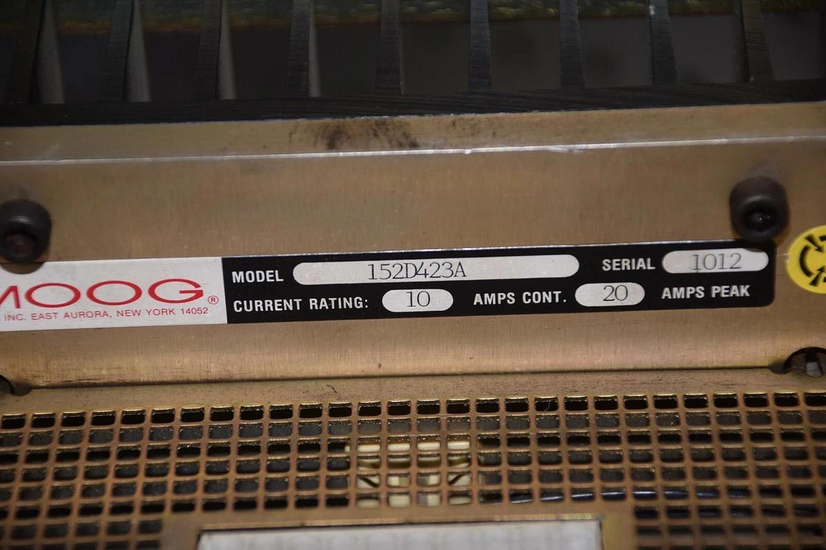 Used Moog Servo Motor Control Drive 152D423A