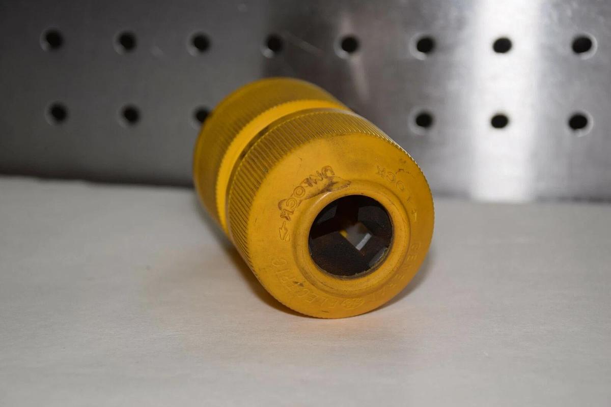 GE GENERAL ELECTRIC L21 20A 120/208V 3 PHASE LOCKING PLUG NEW