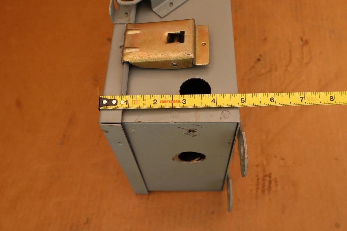 Square D Enclosed Breaker disconect FA-100-AWK 100A w/ 20A Breaker FAL220201021