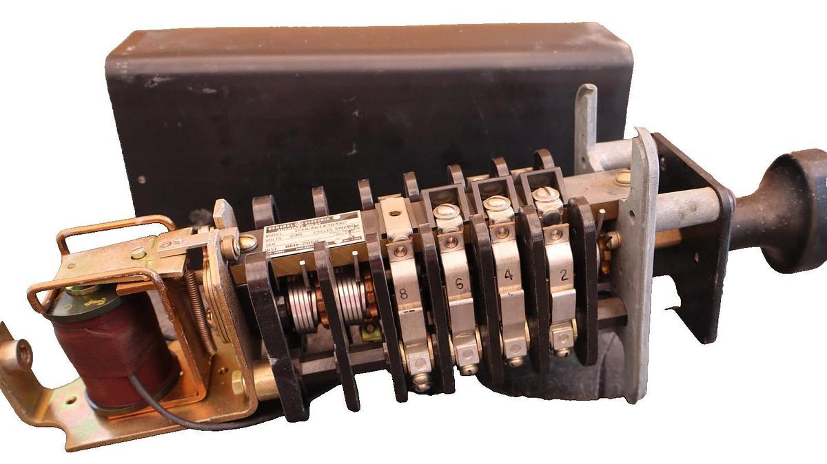GE , General Electric 12HEA61A303X2 230V Lockout Auxiliary Relay (New)