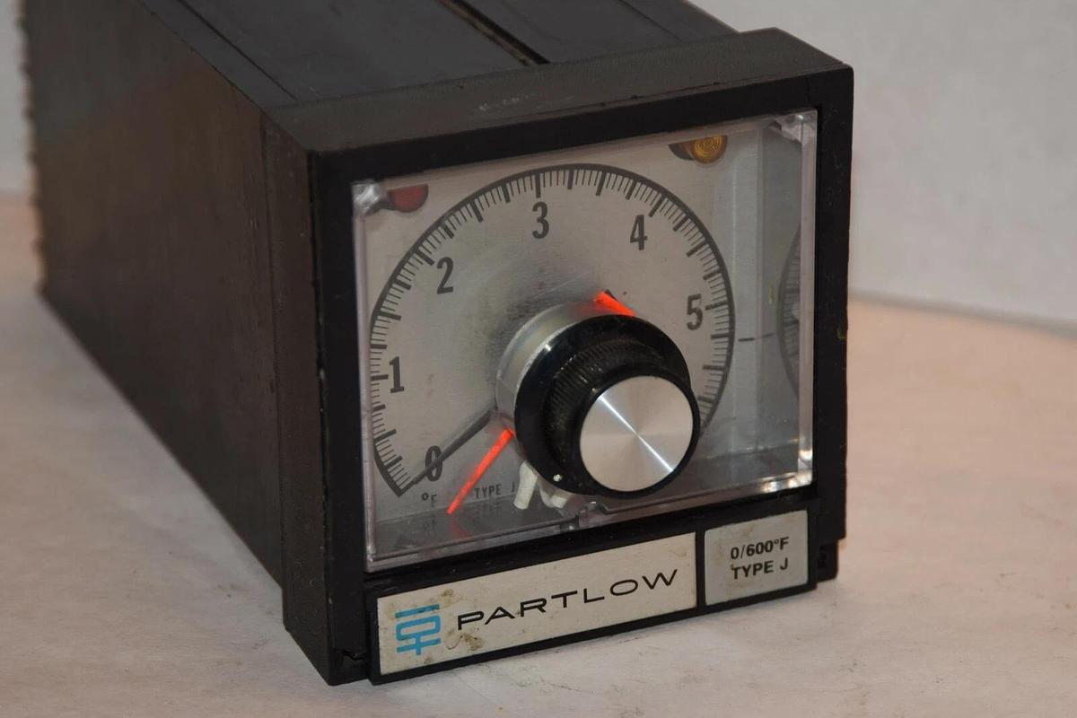 Used PARTLOW 76BFH00310H2000 TEMPERATURE CONTROLLER  0-600 deg F