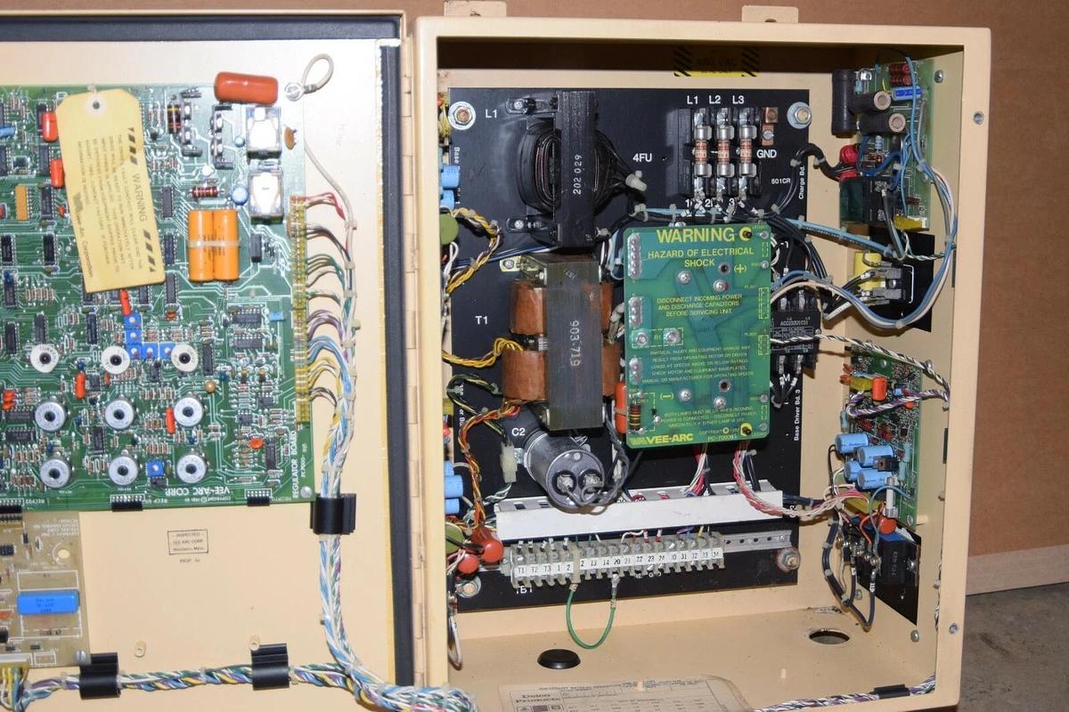 Used VEE-ARC PWM7000 8030U-A21 Adj. Freq Drive Motor Controller 3hp 3 hp 3.4kva 3Ph