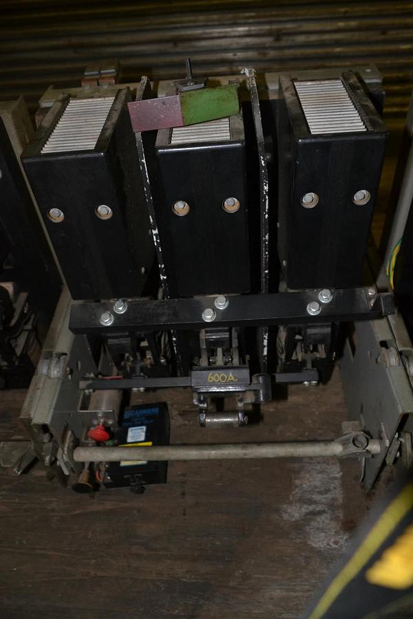 Used Westinghouse DA-50 Air Breaker 600a 600 a amp 1-so. 6y3055 w/ fb600e static trip
