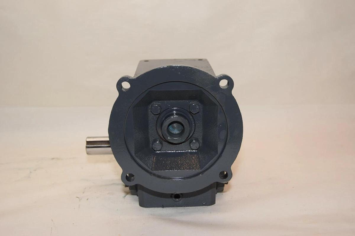 (NEW) STERLING ELEC. 206BQ010142 10:1 1" Shaft Gear Box / Speed Reducer