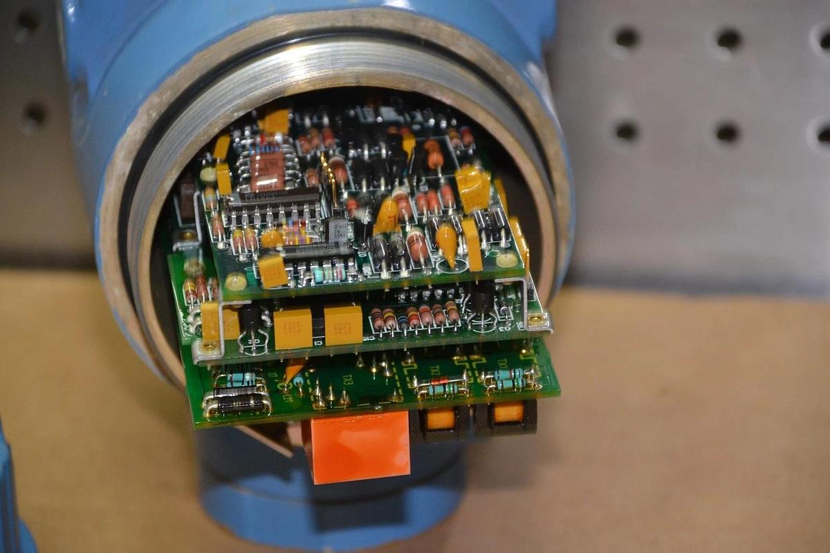 Used ROSEMOUNT PRESSURE TRANSMITTER 3044 A1B1 12.5-55 VDC  3044-A1B1