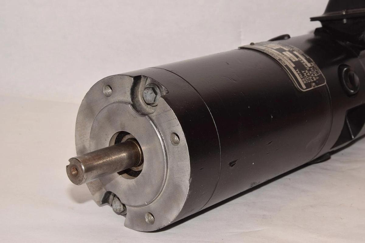 (NEW) KOLLMORGEN CORP. TME-29360-3007-D-15 3200rpm DC Servo Motor
