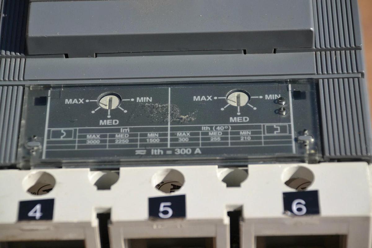 Used ABB BREAKER S5N SACE S5 SACES5 S5N300TDDAS8 300 AMP A 300A 300AMP 3P 3 POLE