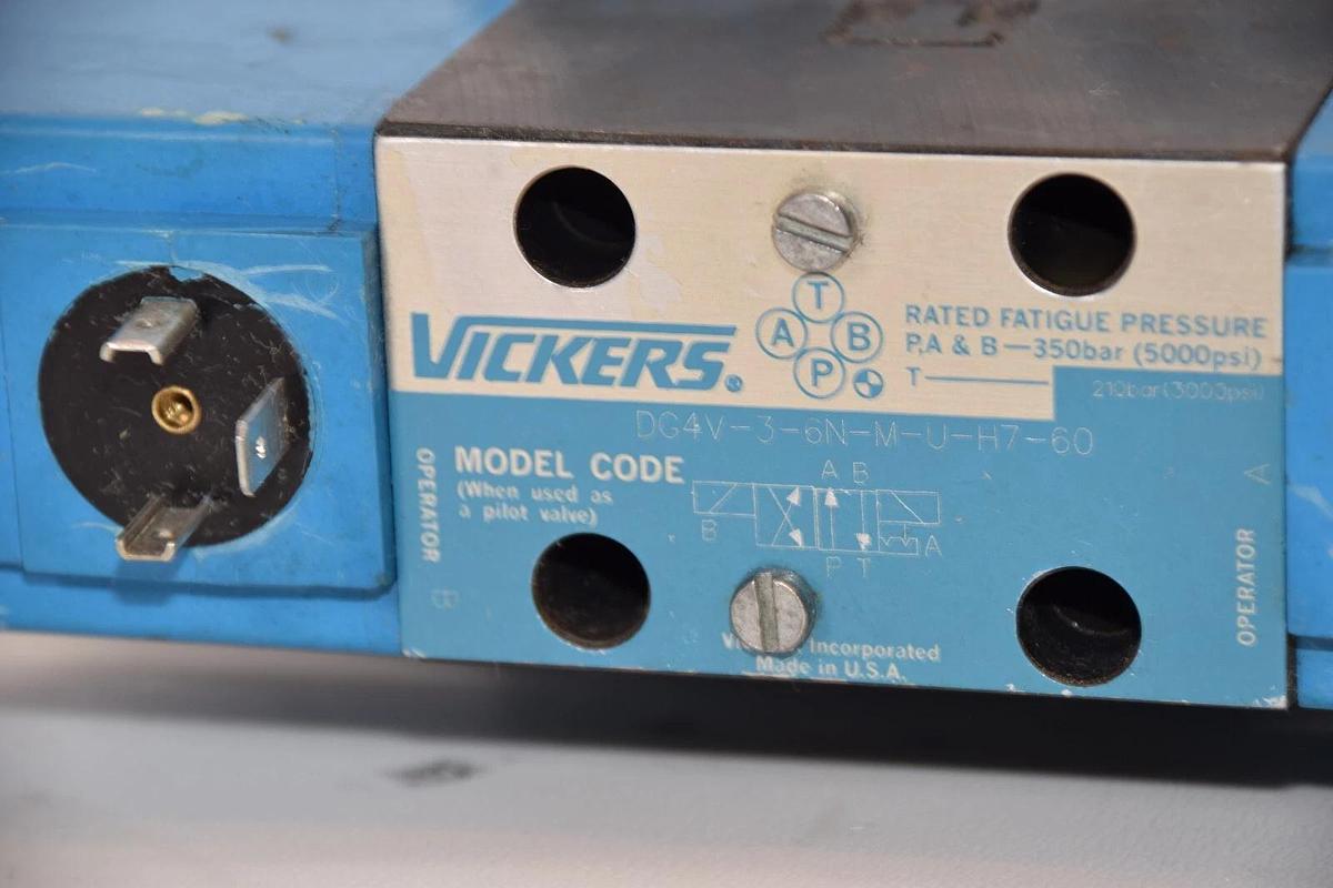 Used VICKERS DG5V-7-2N-T-M-U-H7-30 With DG4V-3-6N-M-U-H7-60 Hydraulic Valve