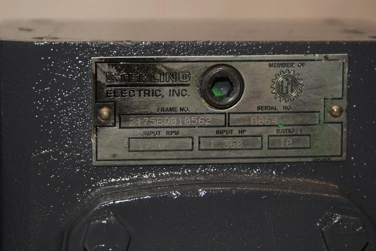 (NEW) STERLING ELEC. 2175BQ010562 10:1 7/8" Shaft Gear Box / Speed Reducer