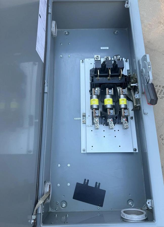 Used ALLEN BRADLEY 400 Amp 1494G-FF3J6  AL-208 Enclosed Switch Disconnect 600VAC 400A