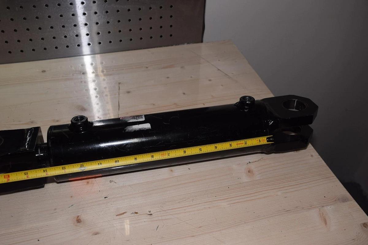 Hydraulic Cylinder 242805-2-48 9035193 G28203551 22" L  12" stroke  1-1/2" rod