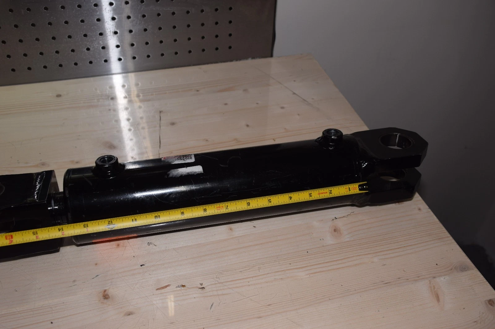 Hydraulic Cylinder 242805-2-48 9035193 G28203551 22" L 12" stroke 1-1/2" rod