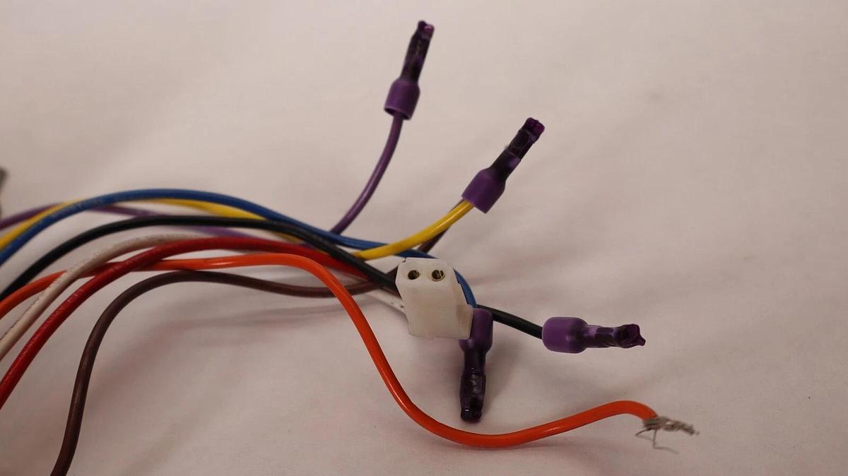 Used EMERMEX / LIEBERT 139302-01 , 136202P1 , EM-6 24V Coil Transformer