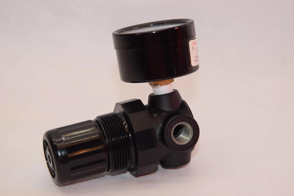 (NEW) NORGREN R07-102-RNEA Regulator with Meco 100 0-15psi Gauge