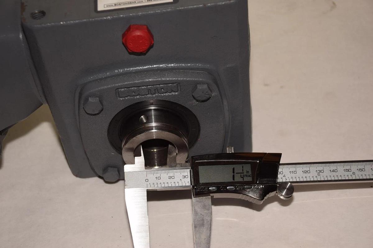 BOSTON GEAR HF72150ZTB5HP20 0.66 HP GEAR REDUCER RATIO 50 NEW