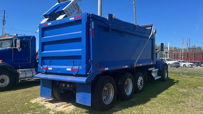 Used 2011 Kenworth T800 Tri-Axle Dump Truck