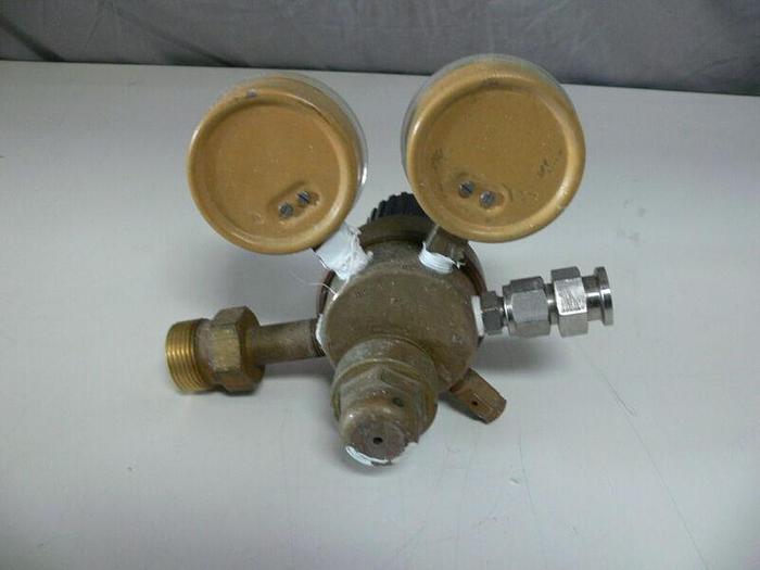 Used Oxygen Welding Gas Regulator, Western Enterprises ACCU-TROL RDM-11-4