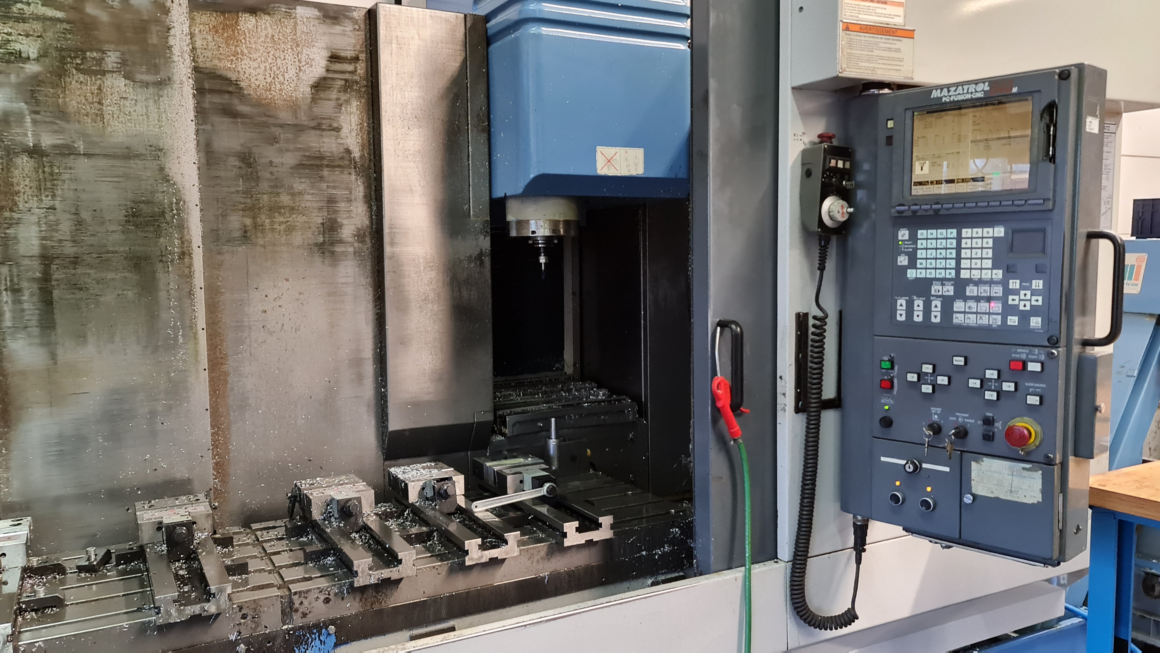Used MAZAK VTC 200 C - 2000