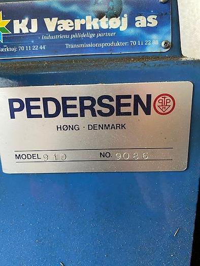 Used UNIVERSAL MILLING MACHINE, MANUF. PEDERSEN, MODEL VPU 910, SERIAL NO. 9086
