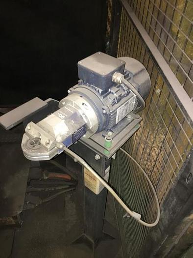 Used ABB IRBP C-1000 SPOT WELDING CELL WITH TWO ABB IRB 6640 180/2.55 ROBOTS & IRC 5 CONTROLLERS & ARO SERVO SPOT WELD GUNS