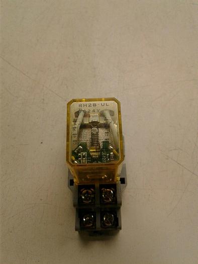 Used IDEC RH2B-UL Relay and SH2B-05 Base
