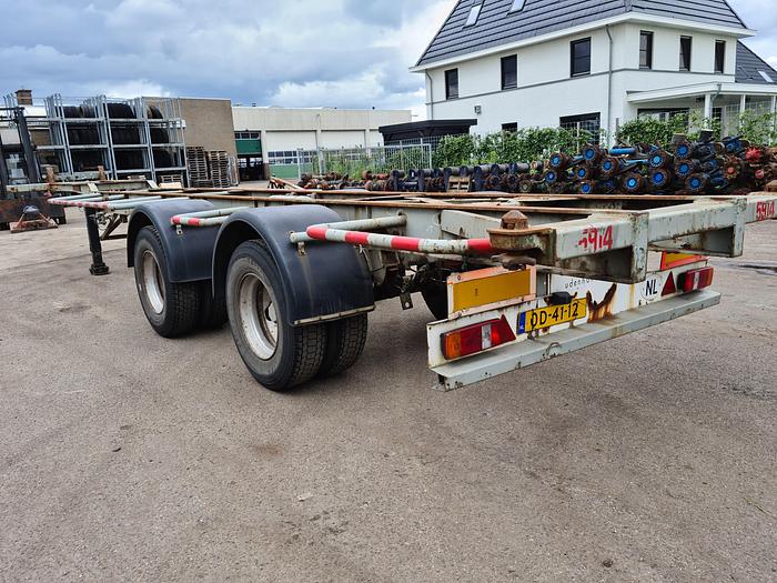 Used 1980 2 axle gooseneck container chassis  steel suspension drum brakes freuhauf