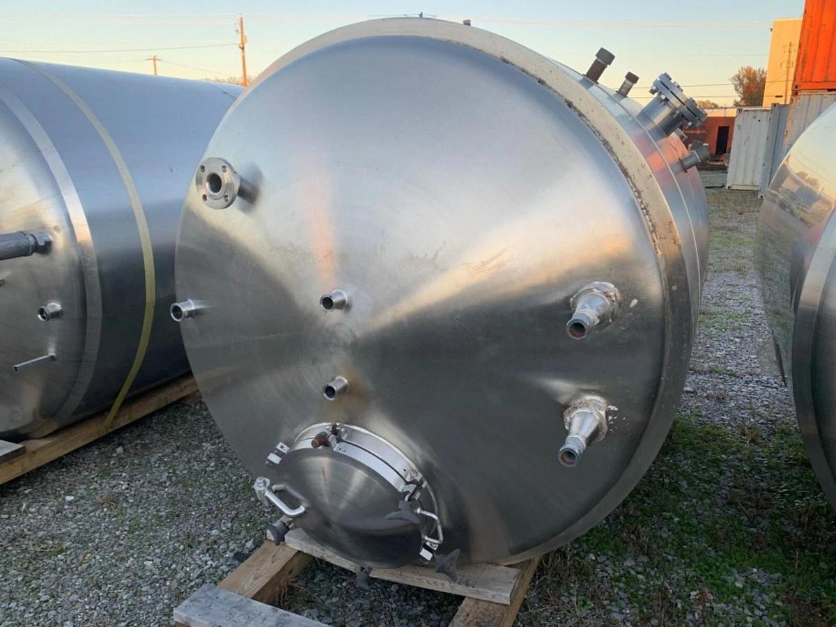 Used 1000 Gallon SS Tank