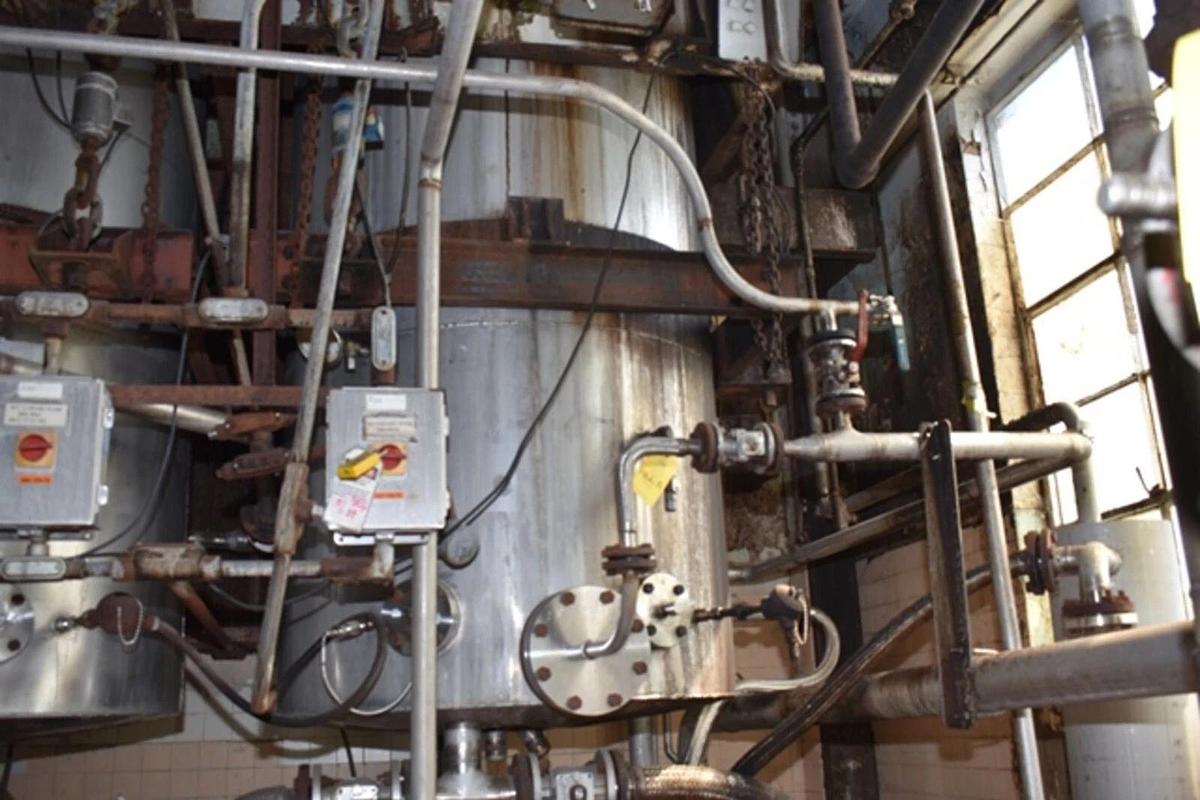 Used 881 Gallon SS Tank