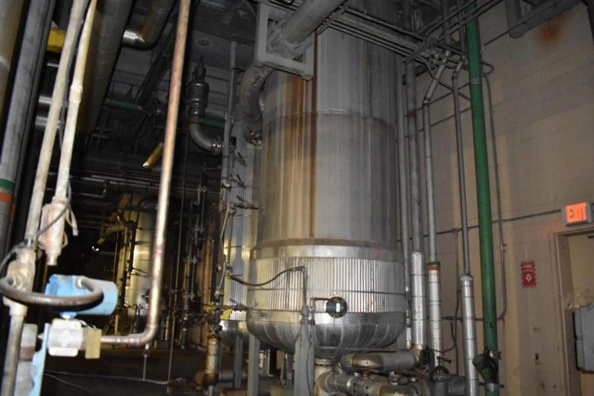 Used 940 Gallon SS Tank