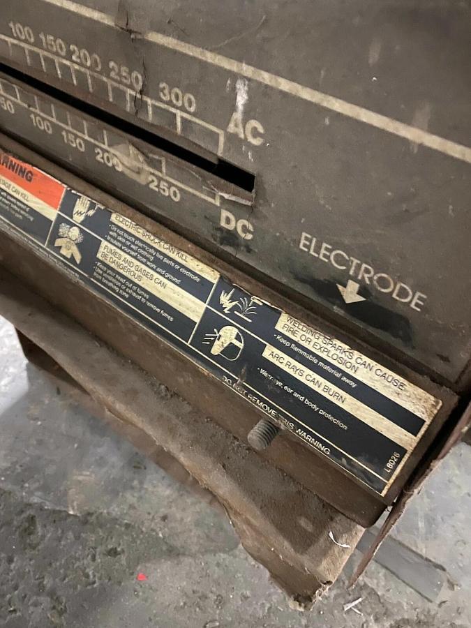 Used LINCOLN ELECTRIC IDEALARC AC/DC 250 STICK WELDER