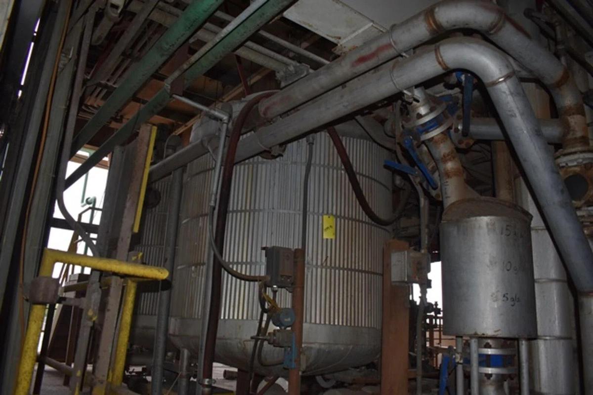 Used 881 Gallon SS Tank