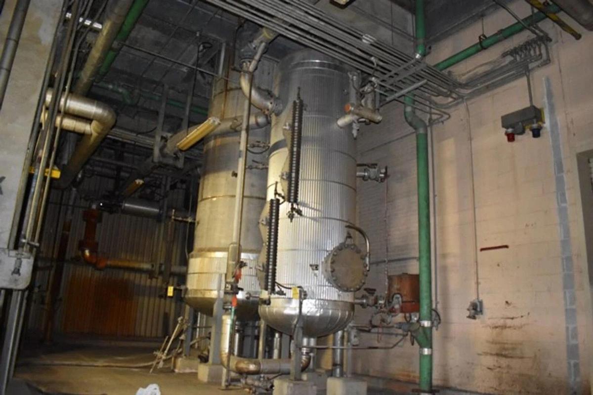 Used 940 Gallon SS Tank