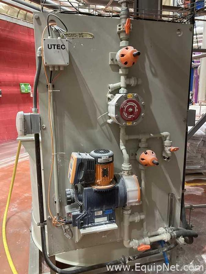 Used 1.000 Liters Polypropylene Tank With Top Mounted Agitator And Dosing Pump