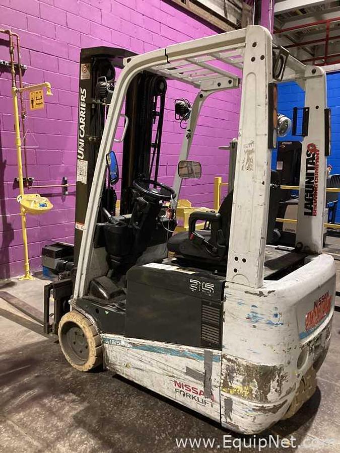 Used Nissan Unicarriers 2800 LB. Fork Lift Truck
