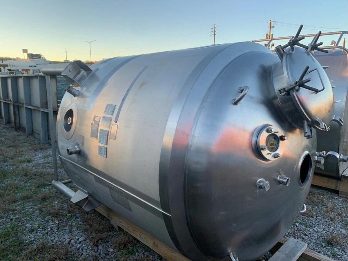 Used 800 Gallon SS Tank