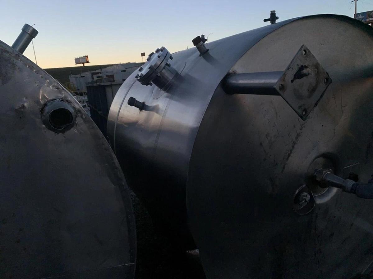 Used 1000 Gallon SS Tank