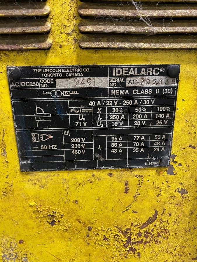 Used LINCOLN ELECTRIC IDEALARC AC/DC 250 STICK WELDER