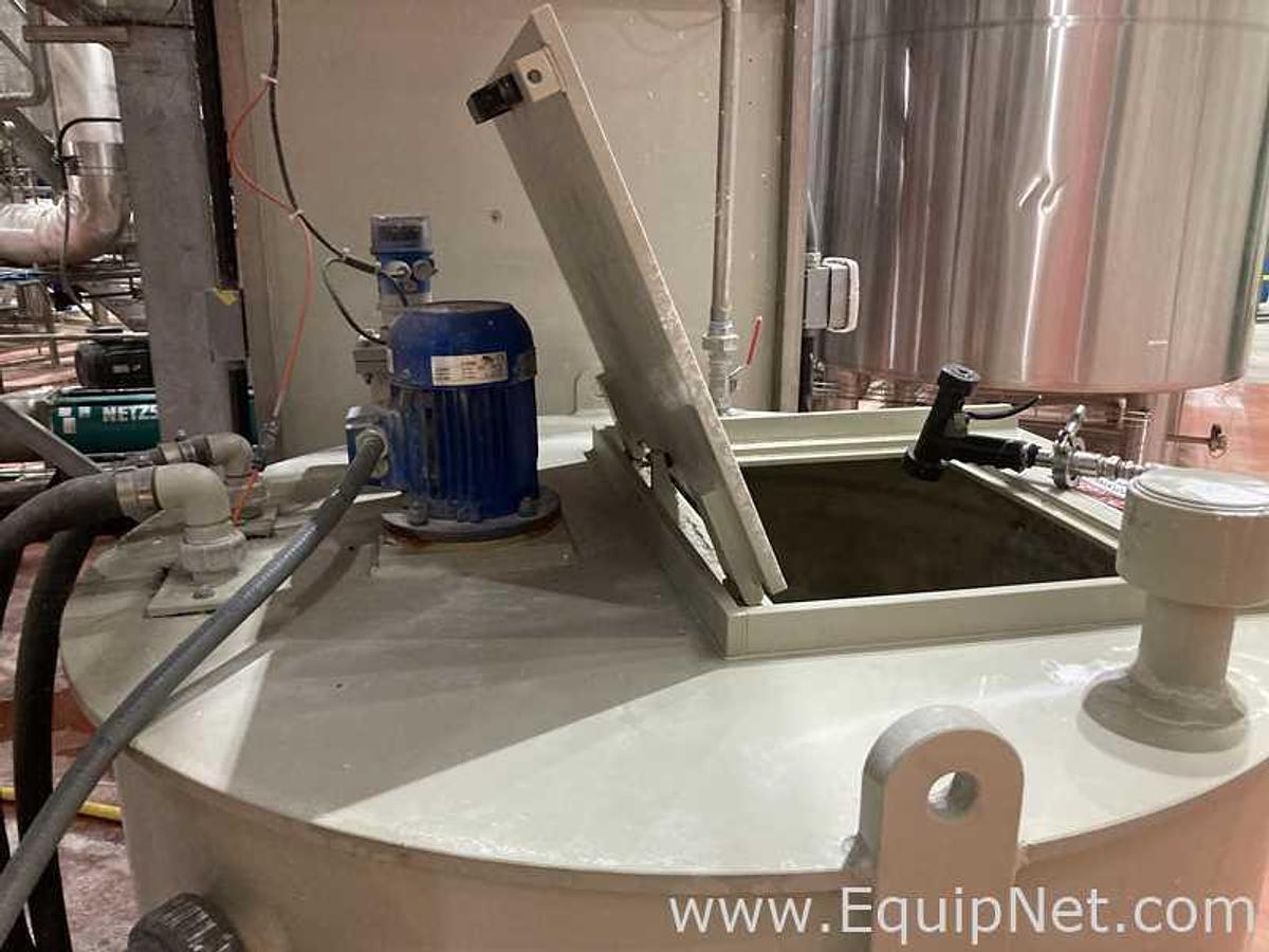Used 1.000 Liters Polypropylene Tank With Top Mounted Agitator And Dosing Pump