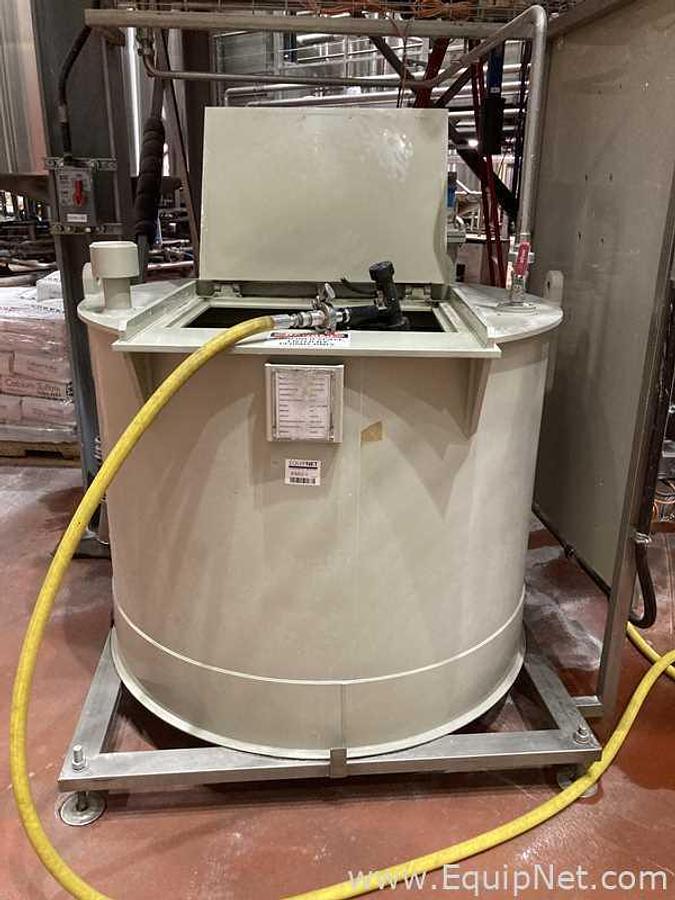 Used 1.000 Liters Polypropylene Tank With Top Mounted Agitator And Dosing Pump