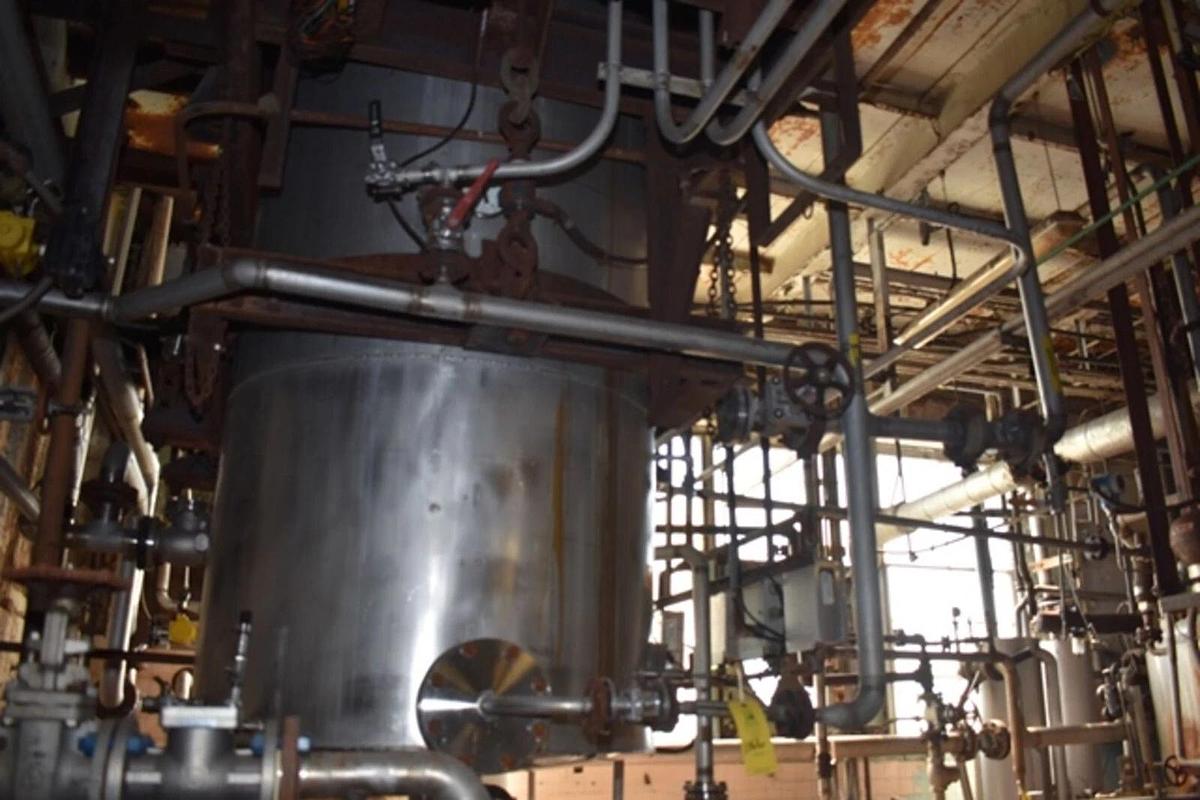 Used 1240 Gallon SS Tank