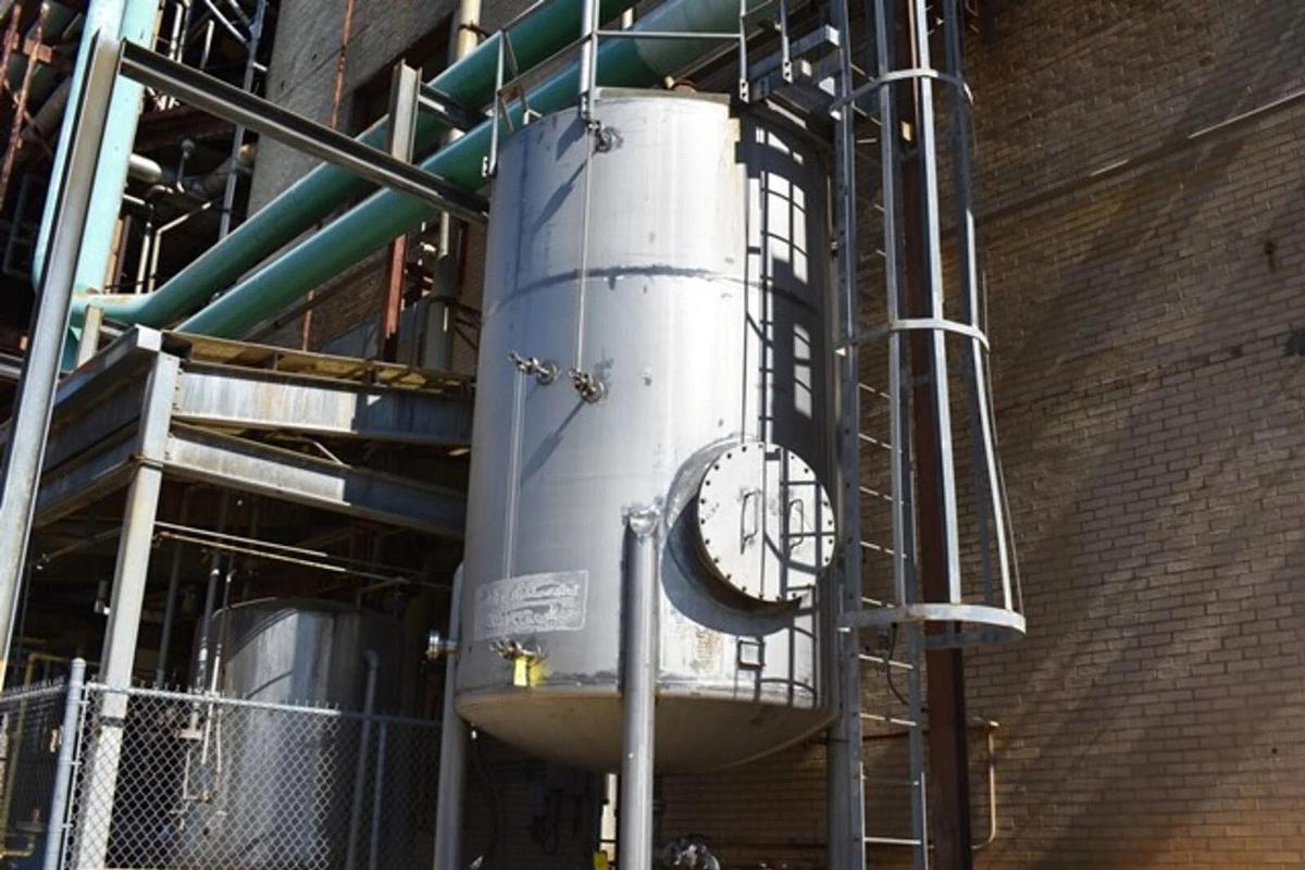 Used 3700 Gallon SS Tank