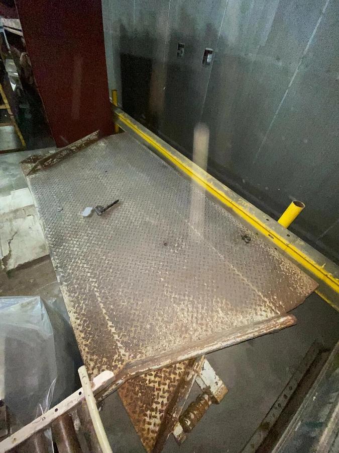 Used GENQUIP Dock Plate