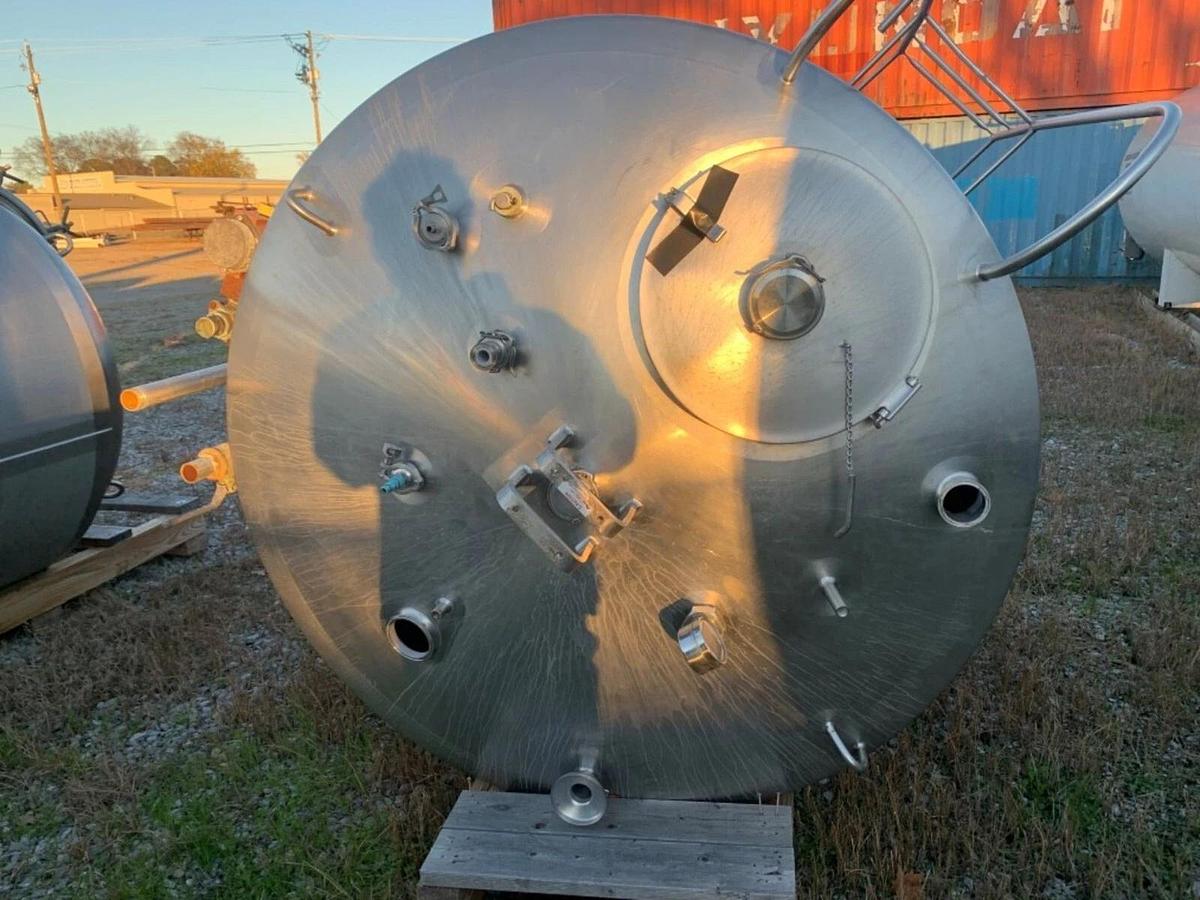 Used 800 Gallon SS Tank
