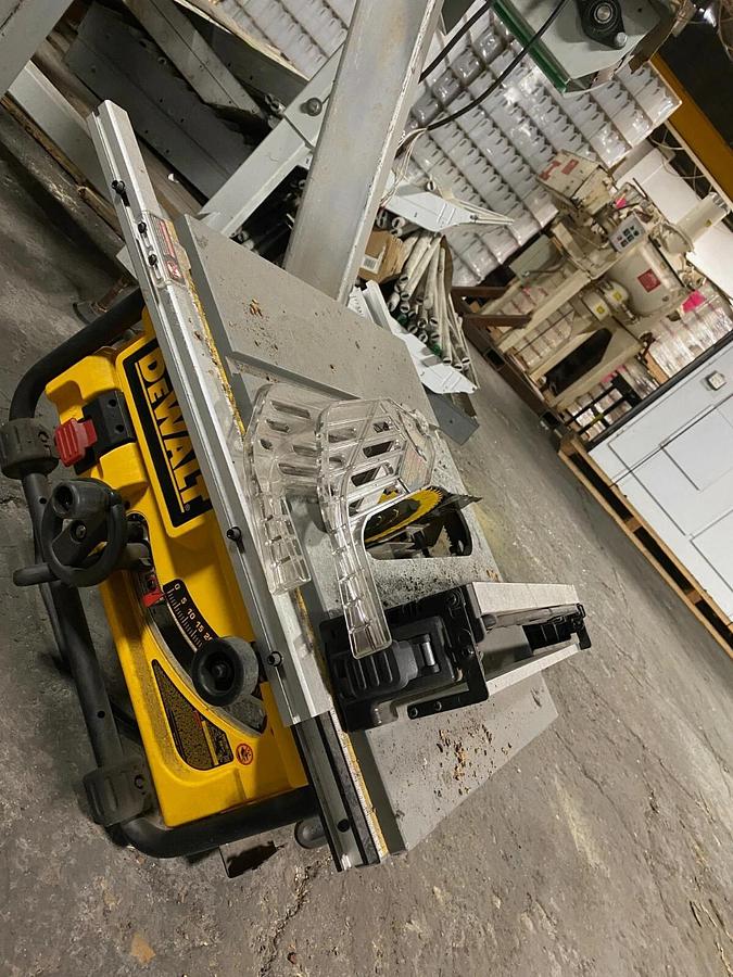 Used DEWALT-Compact Portable Jobsite Tablesaw