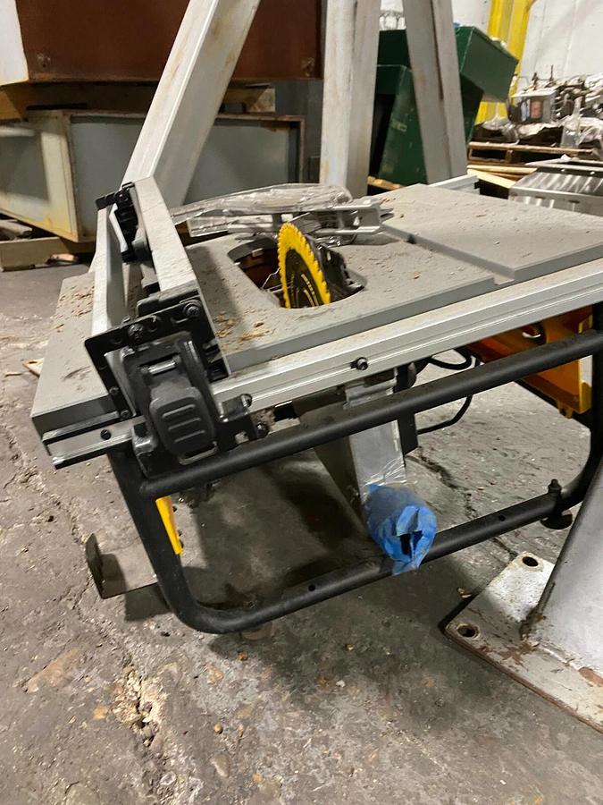 Used DEWALT-Compact Portable Jobsite Tablesaw